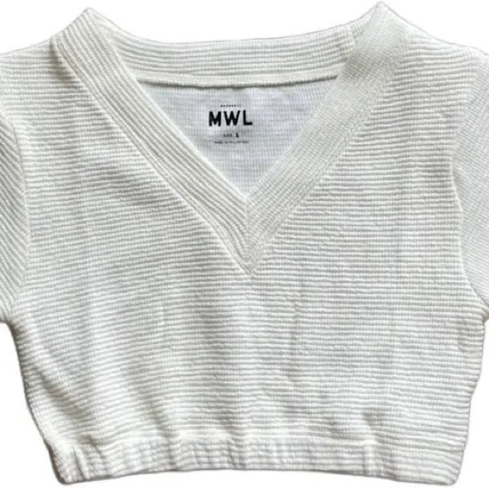 Madewell White Waffle
Textured V-Neck Cropped Short Sleeve Top
